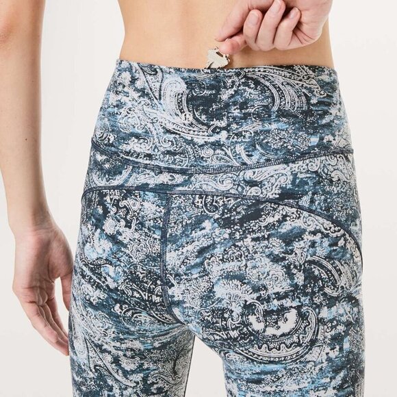 Lululemon | In Movement 7/8 Tight *Everlux 25" Size 4 - Picture 5 of 9